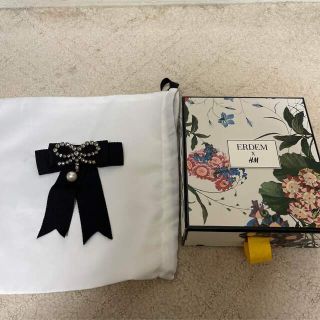 アーデム(Erdem)のh&m erdem アーデム　ブローチ　リボン　コラボ(ブローチ/コサージュ)