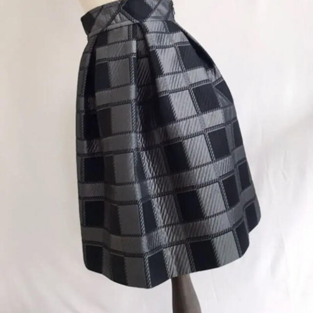 BURBERRY BLACK LABEL(バーバリーブラックレーベル)のアンブレラ膝丈スカート レディースのスカート(ひざ丈スカート)の商品写真