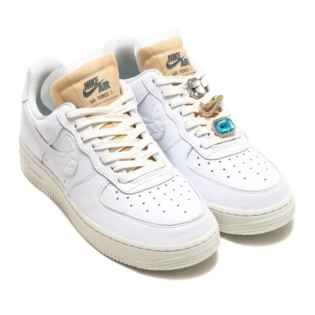 NIKE(ナイキ)の23.5cm Nike Air Force 1 CZ8101-100 Bling レディースの靴/シューズ(スニーカー)の商品写真