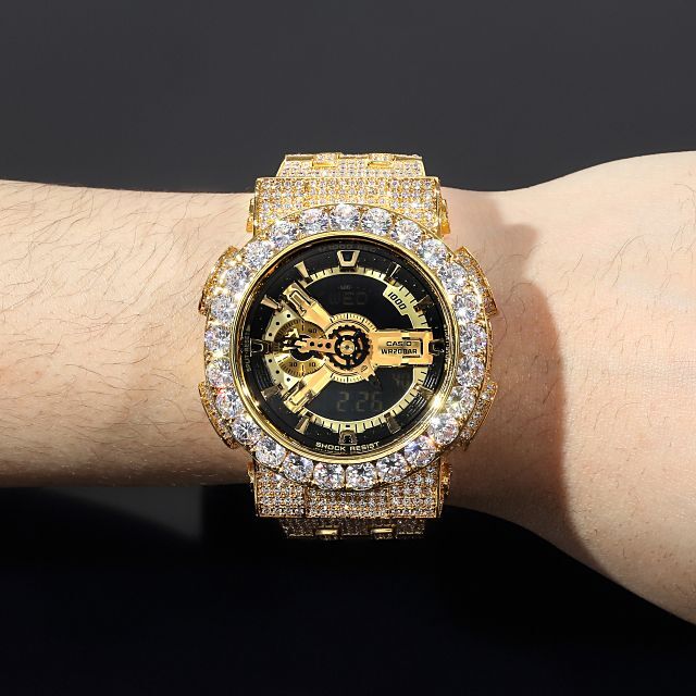 G-SHOCK(ジーショック)のGショック GA110 ゴールド フルカスタム 大粒CZダイヤ Kronic メンズの時計(腕時計(デジタル))の商品写真