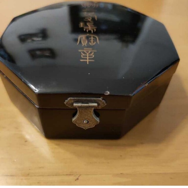 レア 極美品!】勲二等瑞宝章 八角型共箱 明治勲章 初期タイプ 瑞 レア 極美品!】勲二等瑞宝章 八角型共箱 明治勲章 初期タイプ 瑞