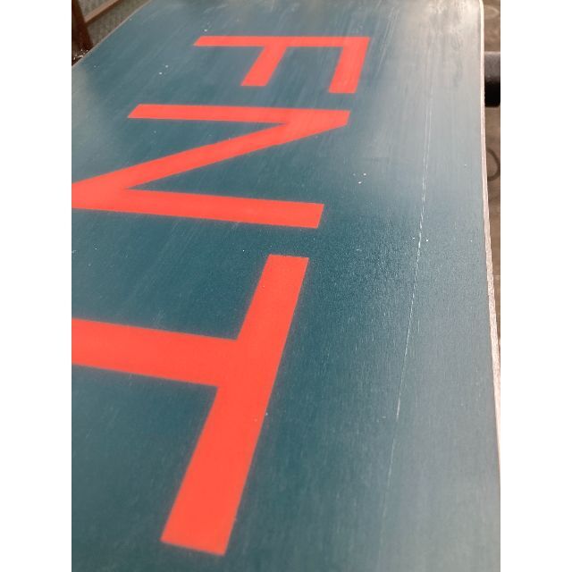fanatic(ファナティック)のFNTC TNT-R 21-22 153cm スノーボード ケース付き スポーツ/アウトドアのスノーボード(ボード)の商品写真