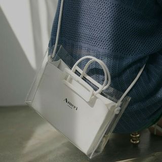 アメリヴィンテージ(Ameri VINTAGE)のameri RAIN COVER SHOPPER BAG 白(ショルダーバッグ)