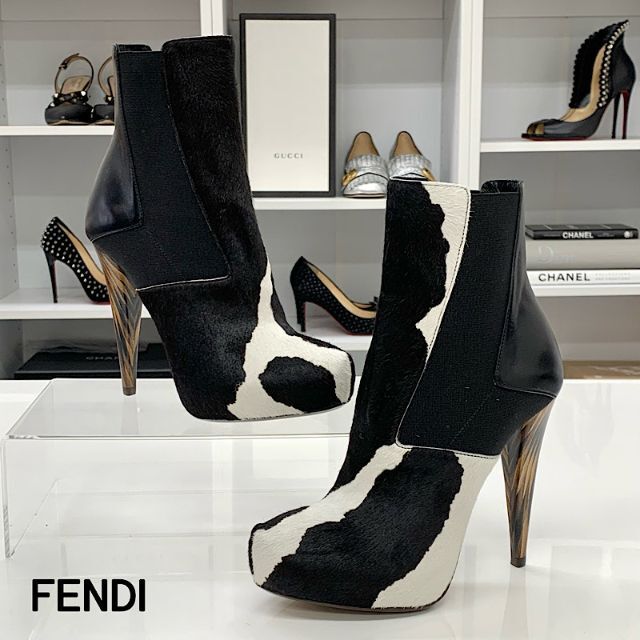 FENDI(フェンディ)の5155 未使用 フェンディ ハラコ レザー 牛柄 サイドゴア ショートブーツ  レディースの靴/シューズ(ブーツ)の商品写真
