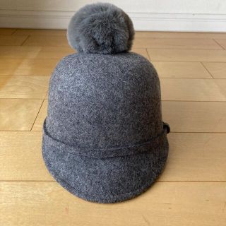 ザラキッズ(ZARA KIDS)のZARA KIDS  フエルト帽子　 ファーボンボン付き キャップ  グレー(帽子)