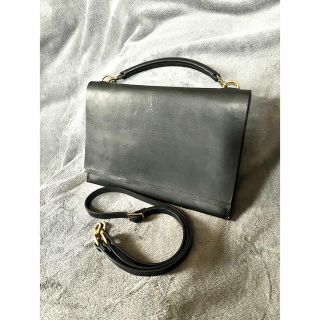 ヘルツ(HERZ)の値下げ中【美品】フラットショルダーバッグ(ショルダーバッグ)