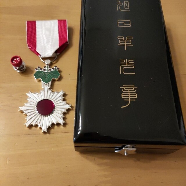 希少品 極美品!】旭日双光章(勲五等旭日双光章)制度改正後タイプ 完