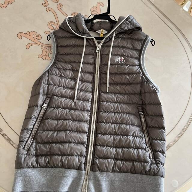 MONCLER(モンクレール)の値下げ☆MONCLEL MAGLIA GILET 切替　ダウンベスト M メンズのジャケット/アウター(ダウンベスト)の商品写真