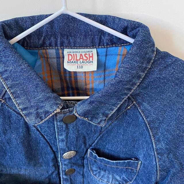 DILASH(ディラッシュ)のDILASH 中綿デニム ステンカラージャケット 110 キッズ/ベビー/マタニティのキッズ服男の子用(90cm~)(ジャケット/上着)の商品写真