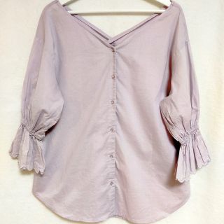 ダブルクローゼット(w closet)の【美品】wcloset《袖フリルブラウス》(シャツ/ブラウス(長袖/七分))