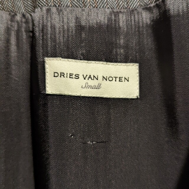 DRIES VAN NOTEN(ドリスヴァンノッテン)のDRIES VAN NOTEN コート レディースのジャケット/アウター(ロングコート)の商品写真