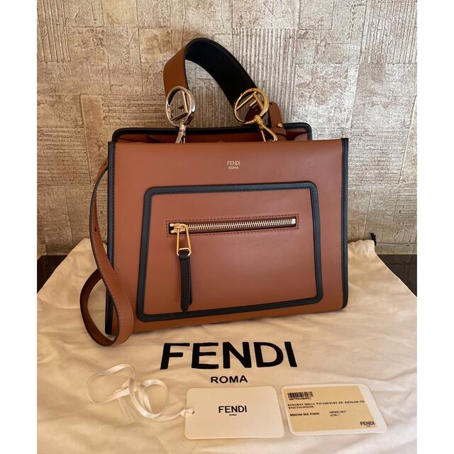 お買得!】 FENDI - FENDI ラナウェイ 美品 スモール ハンドバッグ