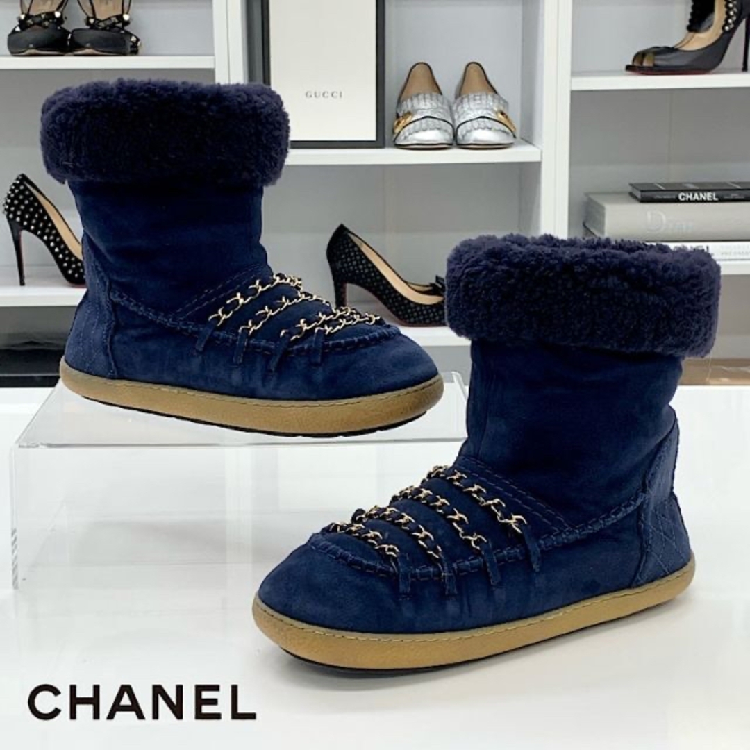 CHANEL - 4964 シャネル スエード ココマーク チェーン ムートンブーツ ネイビー