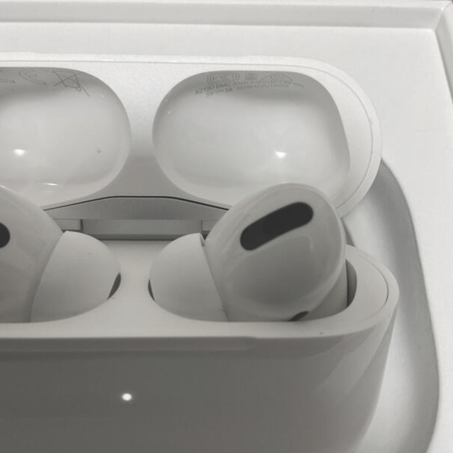 Apple(アップル)の【専用】Air Pods Pro エアポッズ・プロ Apple  スマホ/家電/カメラのオーディオ機器(ヘッドフォン/イヤフォン)の商品写真