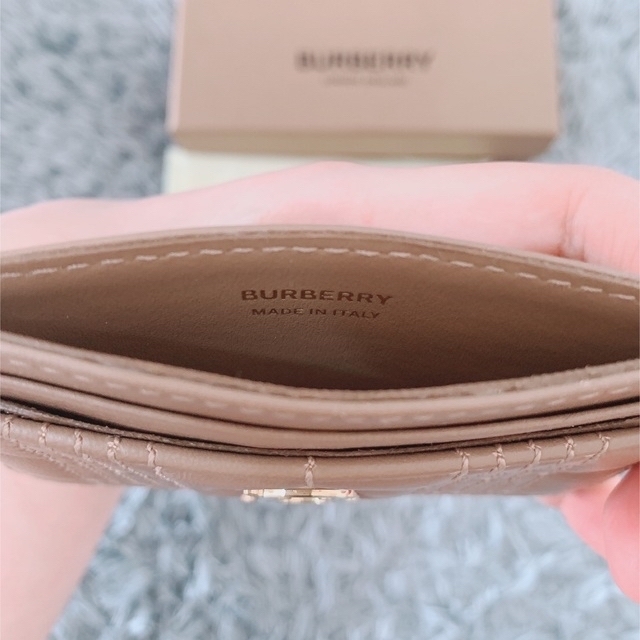 BURBERRY(バーバリー)の★キルティングレザー ローラ カードケース キャメル★ メンズのファッション小物(名刺入れ/定期入れ)の商品写真