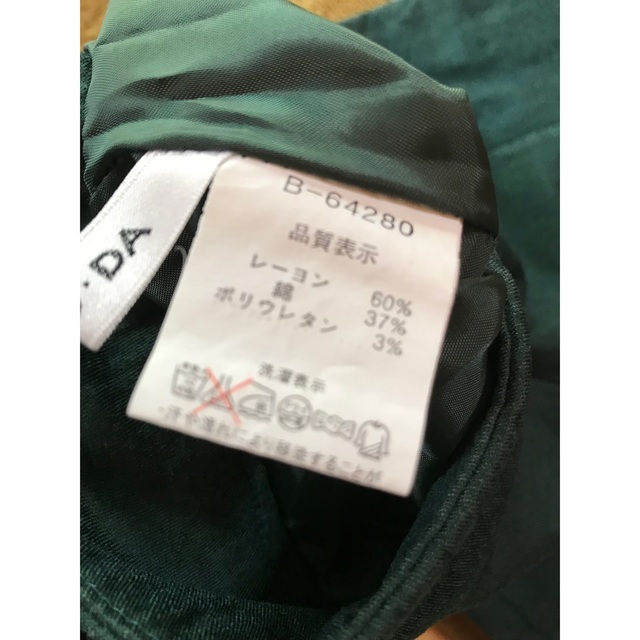 タイトスカート　深緑色 レディースのスカート(ひざ丈スカート)の商品写真