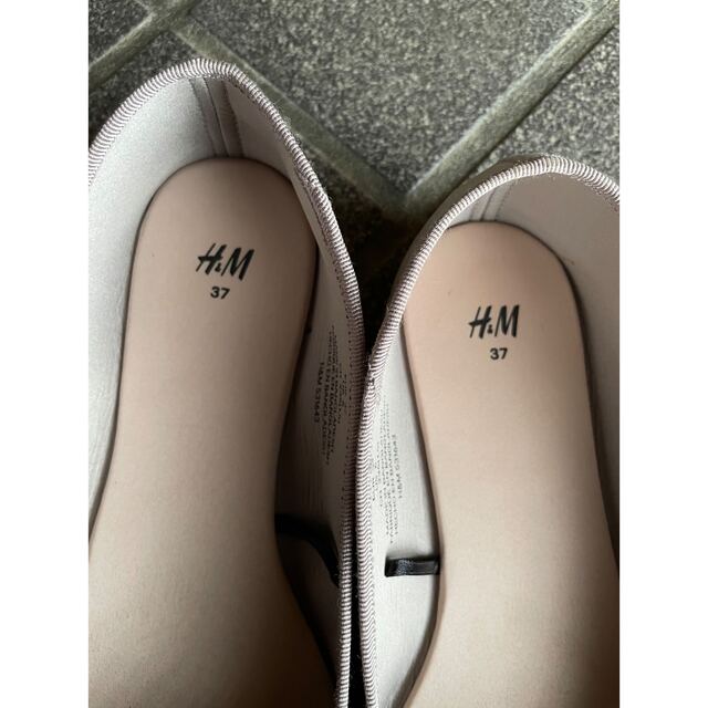 H&M(エイチアンドエム)のH&M バレーシューズ　グレージュ　37 美品 レディースの靴/シューズ(バレエシューズ)の商品写真