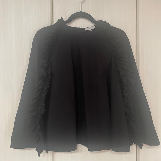 yori ケープフリルブラウス　ブラック レディースのトップス(シャツ/ブラウス(半袖/袖なし))の商品写真