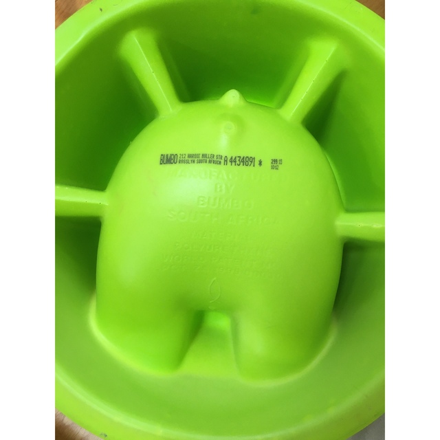 Bumbo(バンボ)のバンボ　ベビーチェア　グリーン　黄緑　専用袋付き キッズ/ベビー/マタニティのキッズ/ベビー/マタニティ その他(その他)の商品写真