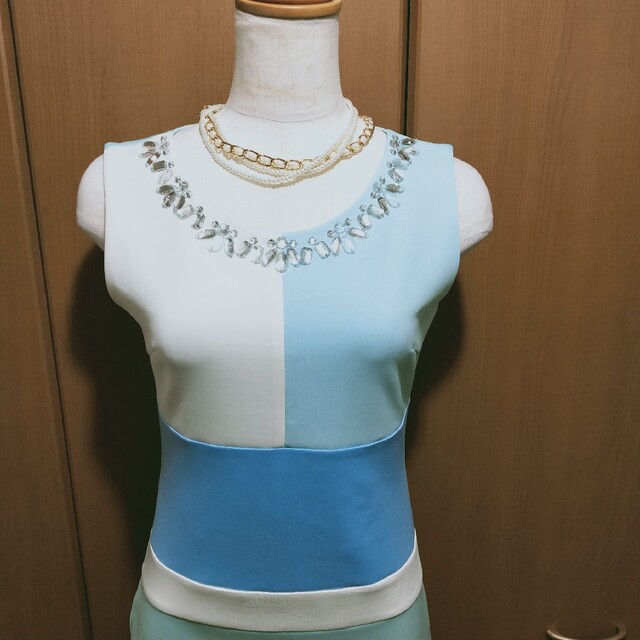 EmiriaWiz(エミリアウィズ)のEmiriaWiz エミリアウィズ ビジュー装飾 ワンピース ドレス ブルー レディースのワンピース(ひざ丈ワンピース)の商品写真