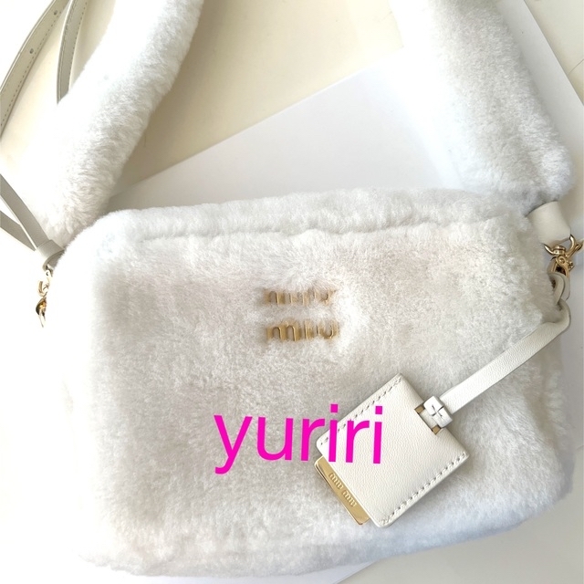 miumiu(ミュウミュウ)の🤍ミュウミュウ💛ふうちゃん様ご専用💓限定品💖完売‼️取り外しストラップ付きバッグ レディースのバッグ(ショルダーバッグ)の商品写真