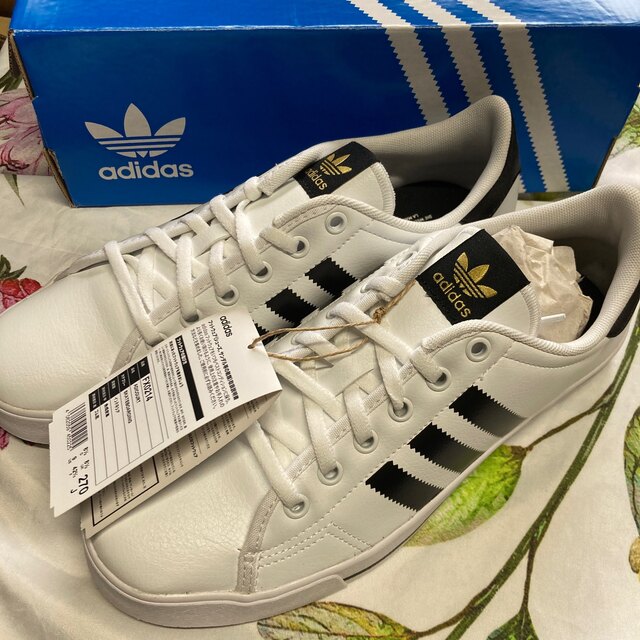 adidas スニーカー27