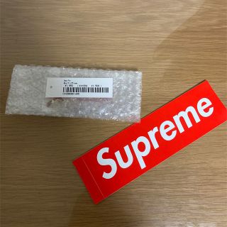 シュプリーム　supreme　ピンバッジ　ピンズ