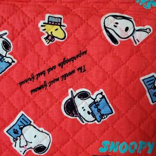 スヌーピー(SNOOPY)の大判はぎれスヌーピーキルティング若干色褪せ?通園通学グッズにも格安処分🎵(生地/糸)