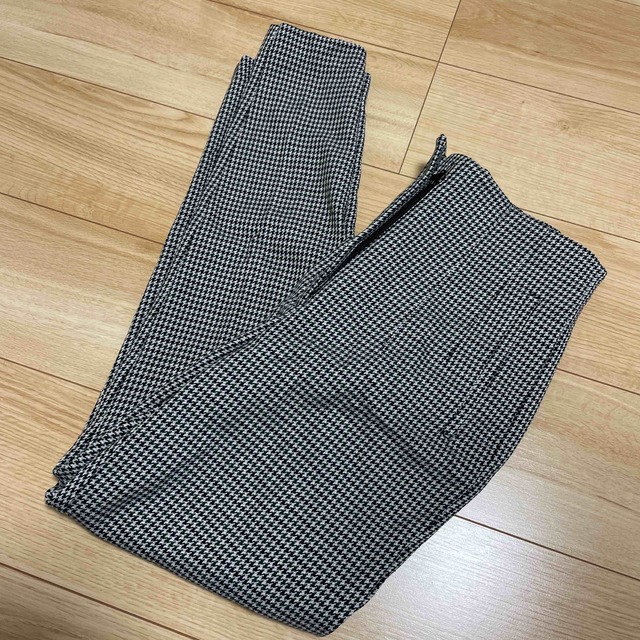 ZARA(ザラ)のZARA ハイウエスト テパードパンツ XS レディースのパンツ(クロップドパンツ)の商品写真