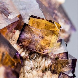 ドイツ フローナウ フローライト AB674 天然石 原石 鉱物標本 鉱石