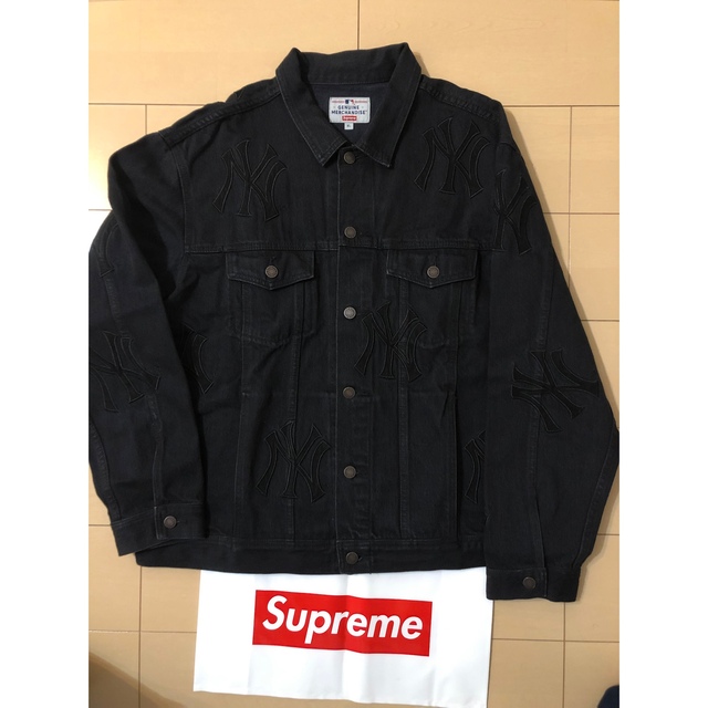 Supreme(シュプリーム)のsupreme Yankees Denim Trucker Jacket メンズのジャケット/アウター(Gジャン/デニムジャケット)の商品写真