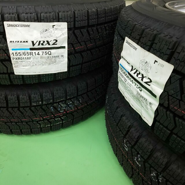 送料無料！新品ブリヂストンVRX2 155/65R14　22年製×14インチ55 自動車/バイクの自動車(タイヤ・ホイールセット)の商品写真