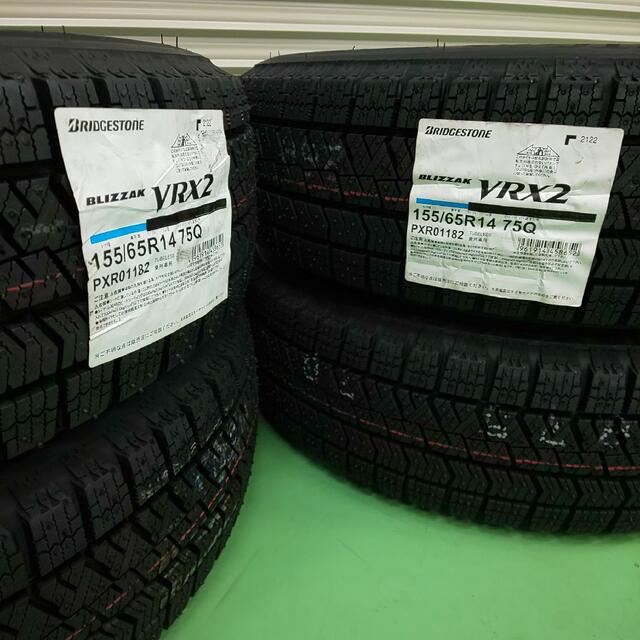 送料無料！新品ブリヂストンVRX2 155/65R14　22年製×14インチ55 自動車/バイクの自動車(タイヤ・ホイールセット)の商品写真