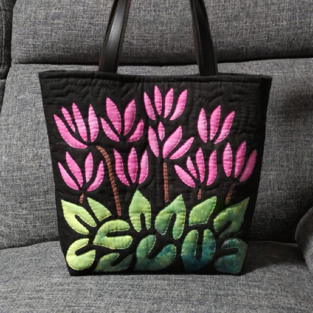購入者が決まりました!ハンドメイド ハワイアンキルトバッグ(薔薇