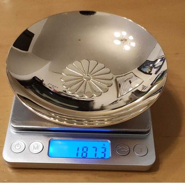 レア 美品!】24KGP刻印入 菊の御紋 大型 金杯 盃重量187.3g レア 美品!】24KGP刻印入 菊の御紋 大型 金杯 盃重量187.3g
