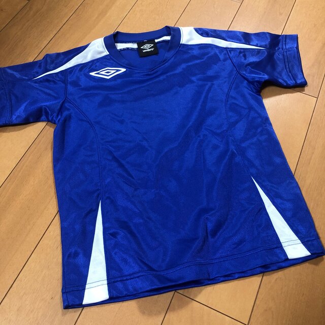 UMBRO(アンブロ)のアンブロ    半袖　Tシャツ　サッカー　120 スポーツ/アウトドアのサッカー/フットサル(ウェア)の商品写真