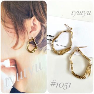 ⚠️即購入禁止 ✧*。New✧*。 #1051 変形フープ大　ラメ付き(ピアス)