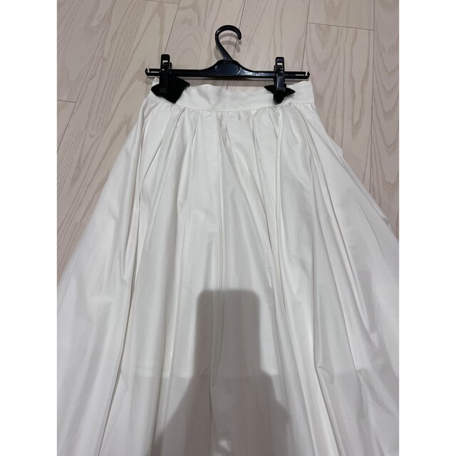 Spick and Span Noble(スピックアンドスパンノーブル)の白ロングスカート　スピックアンドスパンノーブル レディースのスカート(ロングスカート)の商品写真