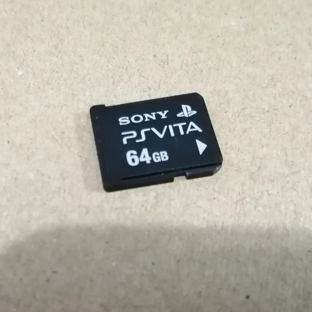 PlayStation Vita(プレイステーションヴィータ)の【SONY】PlayStation Vita メモリーカード64GB used品 エンタメ/ホビーのゲームソフト/ゲーム機本体(その他)の商品写真