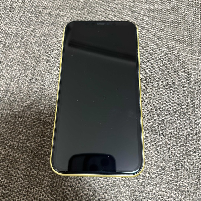 iPhone(アイフォーン)のiPhone11 128GB イエロー　付属品有 スマホ/家電/カメラのスマートフォン/携帯電話(スマートフォン本体)の商品写真