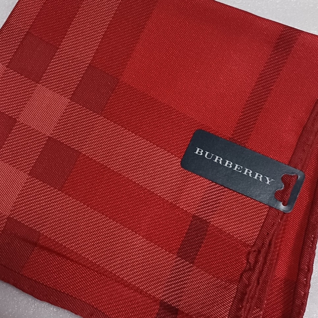 BURBERRY(バーバリー)の値下げ📌バーバリー☆シルク混大判ハンカチーフ58×58 レディースのファッション小物(ハンカチ)の商品写真