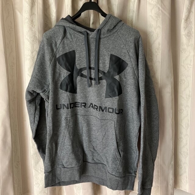 UNDER ARMOUR(アンダーアーマー)のUNDER ARMOUR アンダーアマー　パーカー　XLサイズ メンズのトップス(パーカー)の商品写真