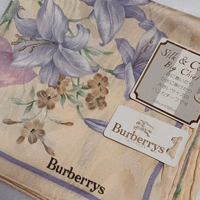 BURBERRY(バーバリー)の値下げ📌バーバリー☆シルク50%大判ハンカチーフ58×58 レディースのファッション小物(ハンカチ)の商品写真