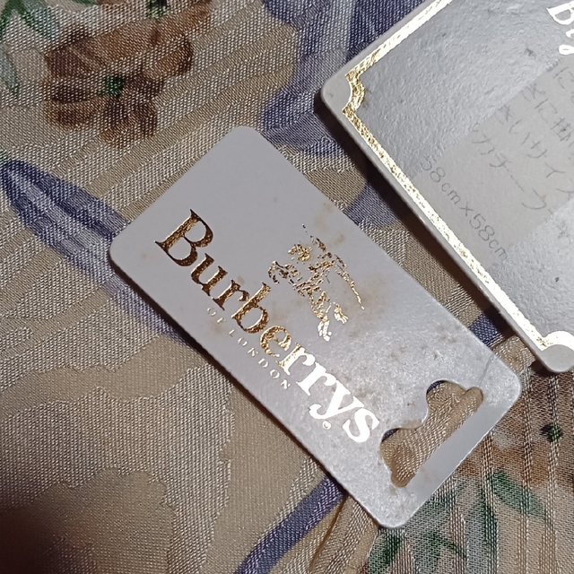 BURBERRY(バーバリー)の値下げ📌バーバリー☆シルク50%大判ハンカチーフ58×58 レディースのファッション小物(ハンカチ)の商品写真