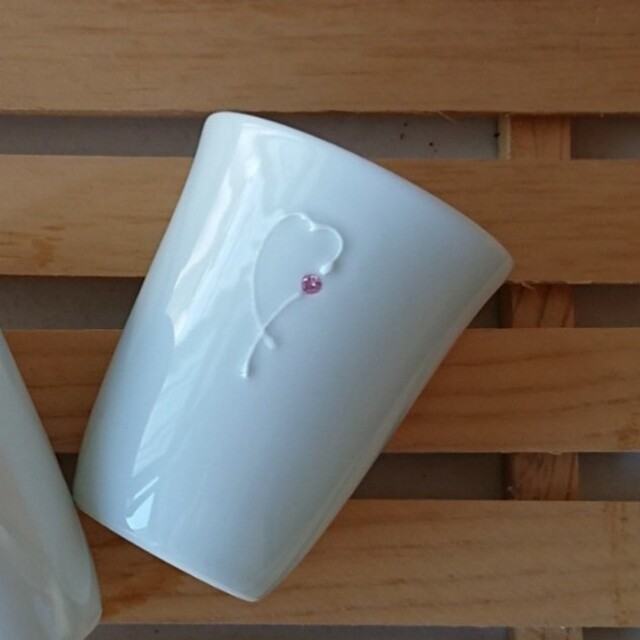 HASAMI(ハサミ)のフリーカップ 波佐見焼 ピンクのラインストーン インテリア/住まい/日用品のキッチン/食器(グラス/カップ)の商品写真