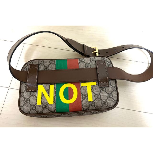 Gucci(グッチ)の未使用★GUCCI FAKEロゴ　ショルダー　ボディーバック メンズのバッグ(ボディーバッグ)の商品写真