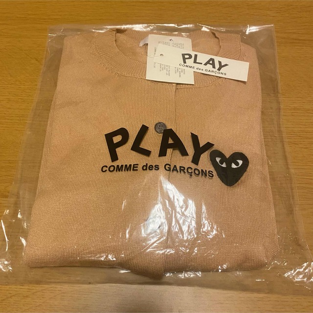 COMME des GARCONS(コムデギャルソン)の【即日発送】PLAYコムデギャルソン　カーディガンUネック レディースのトップス(カーディガン)の商品写真