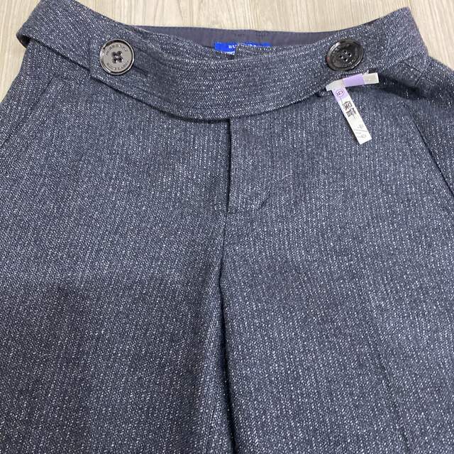 BURBERRY BLUE LABEL(バーバリーブルーレーベル)の最終再値下美品 Burberry BLUE label ストライプグレー パンツ レディースのパンツ(ワークパンツ/カーゴパンツ)の商品写真