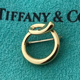 ティファニー(Tiffany & Co.)のTiffany K18YGイニシャルoブローチ希少美品(ブローチ/コサージュ)