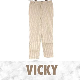 ビッキー(VICKY)のVICKY カジュアルパンツ ホワイト ストライプ【S】ストレート(カジュアルパンツ)